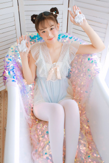办公室的超短裙女教师美女